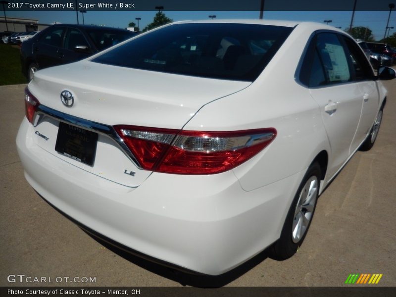 Super White / Black 2017 Toyota Camry LE