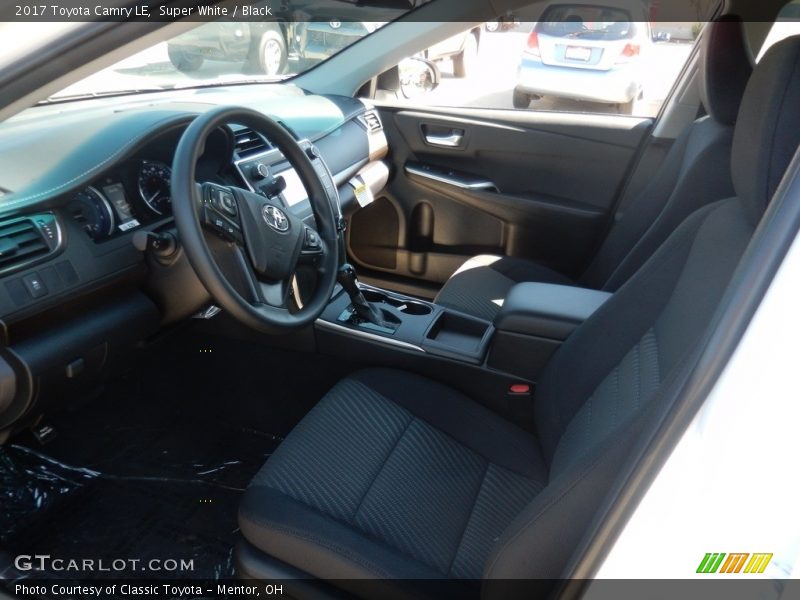Super White / Black 2017 Toyota Camry LE