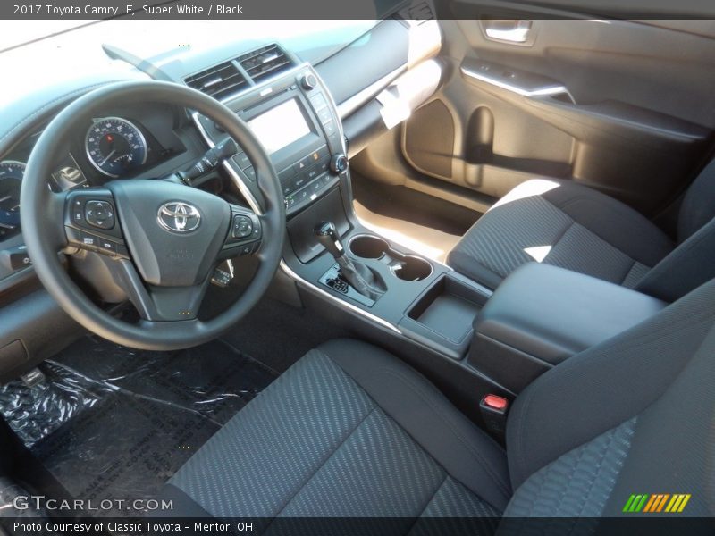 Super White / Black 2017 Toyota Camry LE