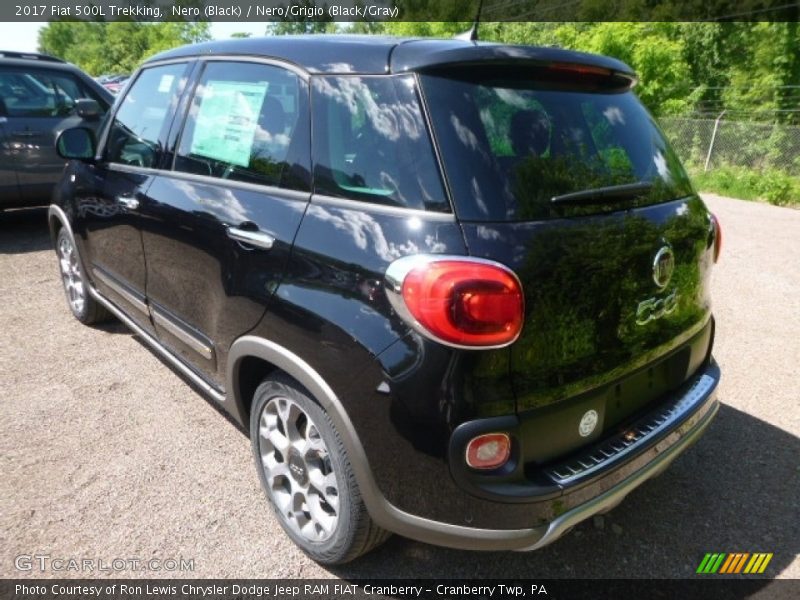 Nero (Black) / Nero/Grigio (Black/Gray) 2017 Fiat 500L Trekking