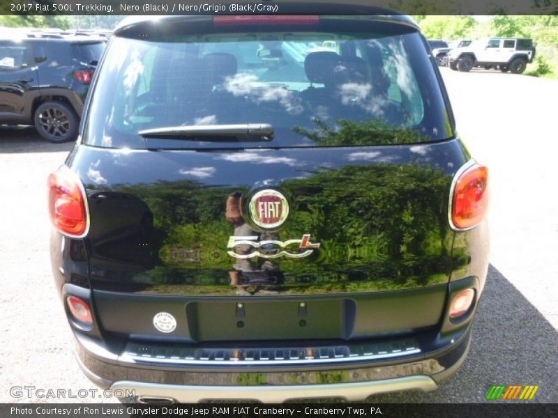 Nero (Black) / Nero/Grigio (Black/Gray) 2017 Fiat 500L Trekking