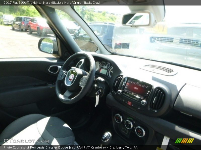 Nero (Black) / Nero/Grigio (Black/Gray) 2017 Fiat 500L Trekking