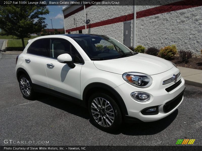 Front 3/4 View of 2017 500X Lounge AWD
