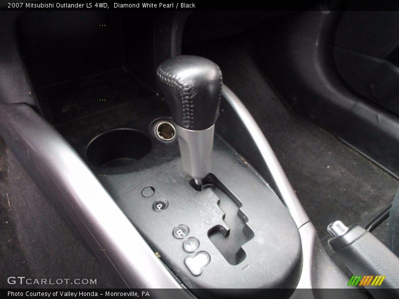 Diamond White Pearl / Black 2007 Mitsubishi Outlander LS 4WD