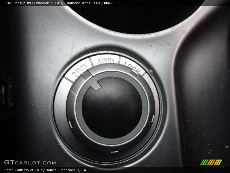 Diamond White Pearl / Black 2007 Mitsubishi Outlander LS 4WD
