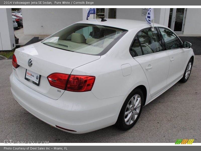 Pure White / Cornsilk Beige 2014 Volkswagen Jetta SE Sedan