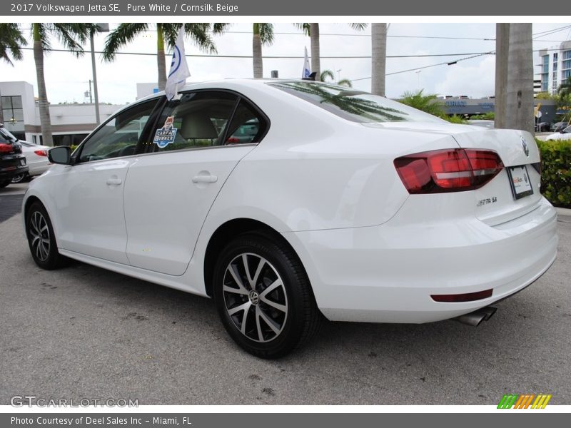 Pure White / Cornsilk Beige 2017 Volkswagen Jetta SE