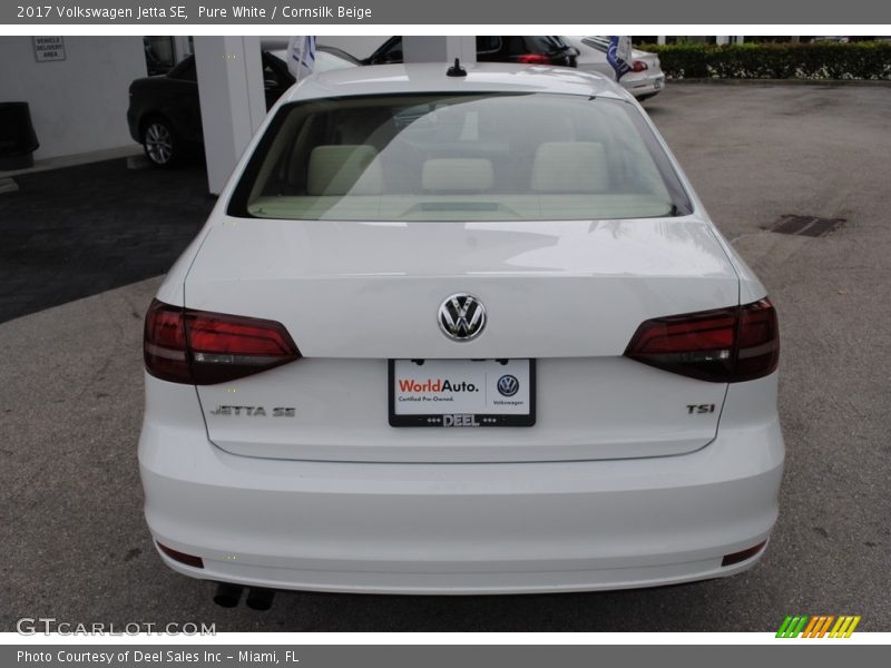 Pure White / Cornsilk Beige 2017 Volkswagen Jetta SE