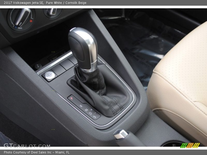 Pure White / Cornsilk Beige 2017 Volkswagen Jetta SE