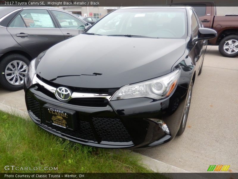 Midnight Black Metallic / Black 2017 Toyota Camry SE