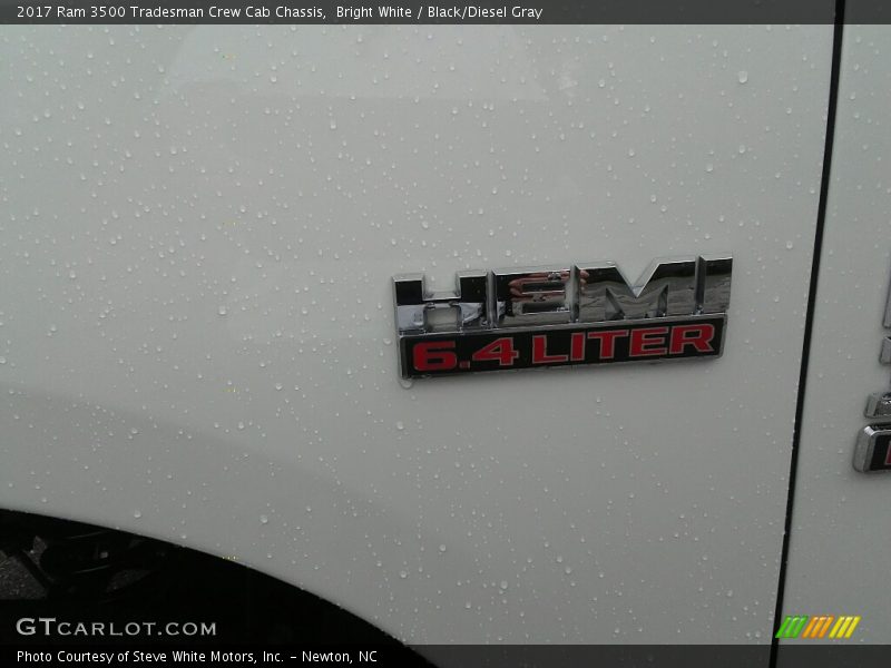Bright White / Black/Diesel Gray 2017 Ram 3500 Tradesman Crew Cab Chassis
