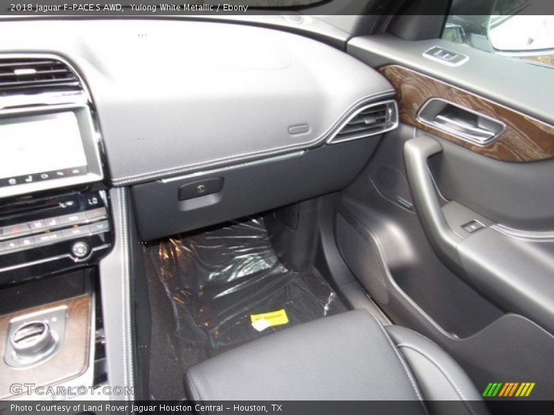 Yulong White Metallic / Ebony 2018 Jaguar F-PACE S AWD