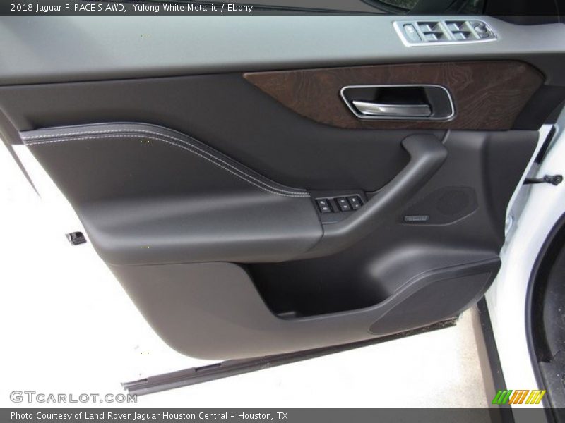 Yulong White Metallic / Ebony 2018 Jaguar F-PACE S AWD