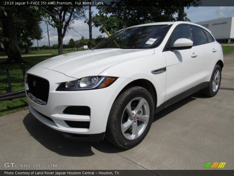 Front 3/4 View of 2018 F-PACE 35t AWD Premium