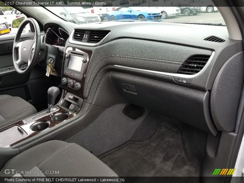 Summit White / Ebony 2017 Chevrolet Traverse LT AWD