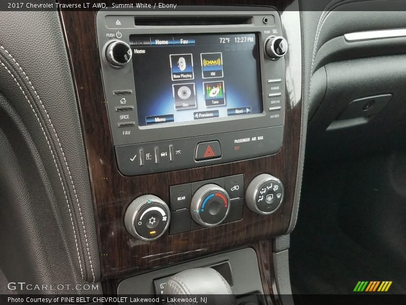 Summit White / Ebony 2017 Chevrolet Traverse LT AWD