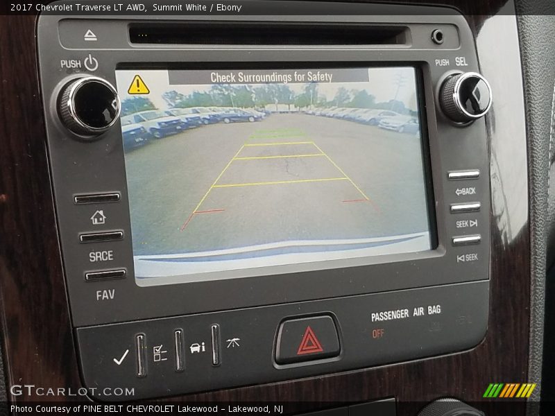 Summit White / Ebony 2017 Chevrolet Traverse LT AWD