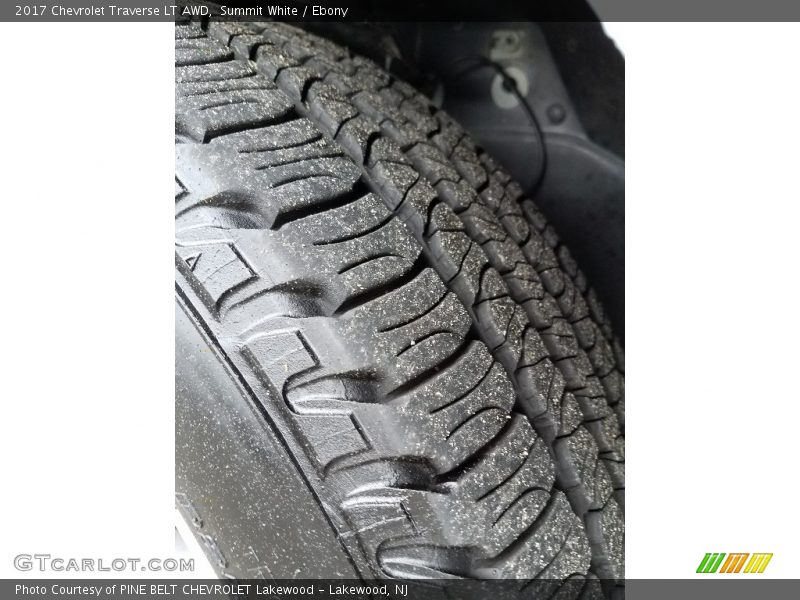 Summit White / Ebony 2017 Chevrolet Traverse LT AWD