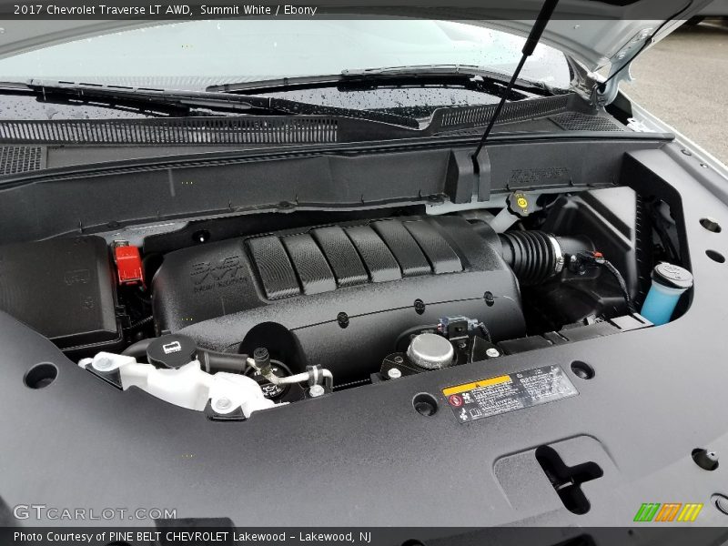 Summit White / Ebony 2017 Chevrolet Traverse LT AWD