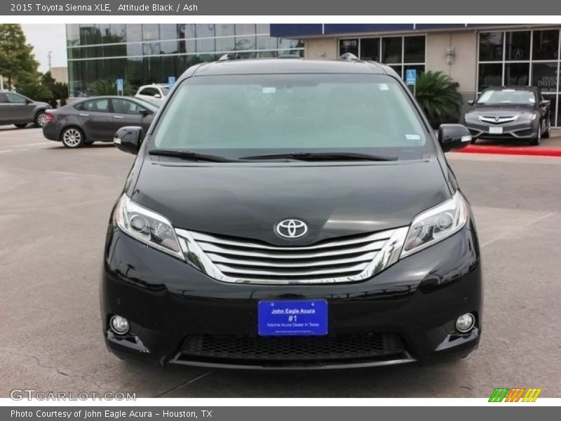 Attitude Black / Ash 2015 Toyota Sienna XLE