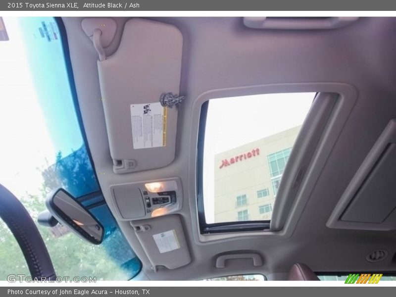 Attitude Black / Ash 2015 Toyota Sienna XLE