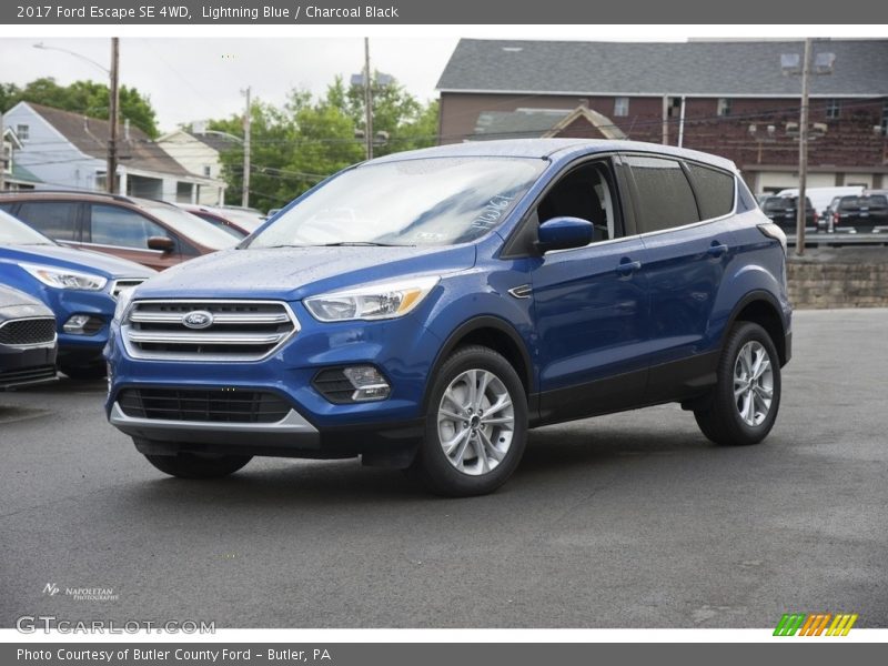 Lightning Blue / Charcoal Black 2017 Ford Escape SE 4WD