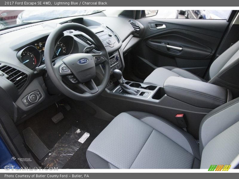 Lightning Blue / Charcoal Black 2017 Ford Escape SE 4WD