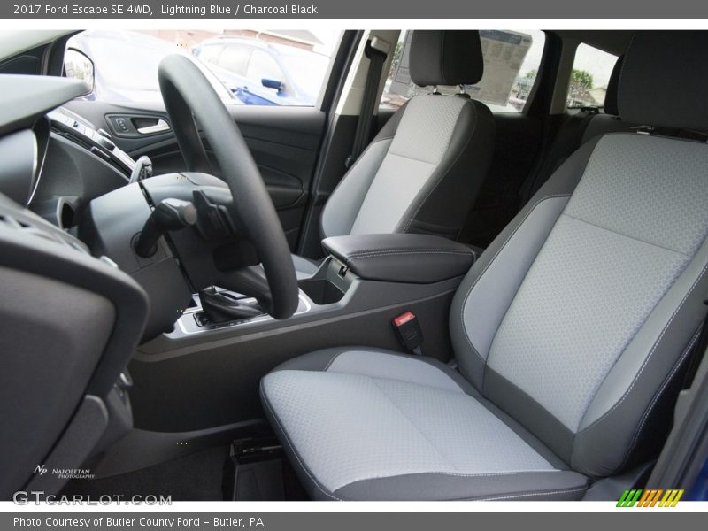 Lightning Blue / Charcoal Black 2017 Ford Escape SE 4WD
