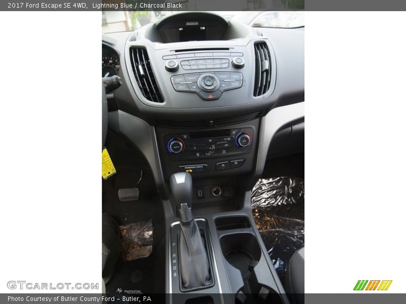 Lightning Blue / Charcoal Black 2017 Ford Escape SE 4WD
