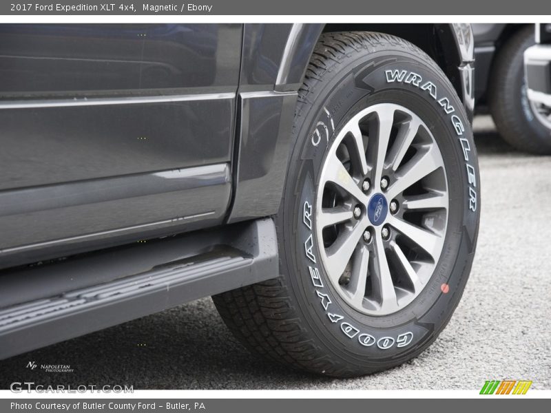 Magnetic / Ebony 2017 Ford Expedition XLT 4x4