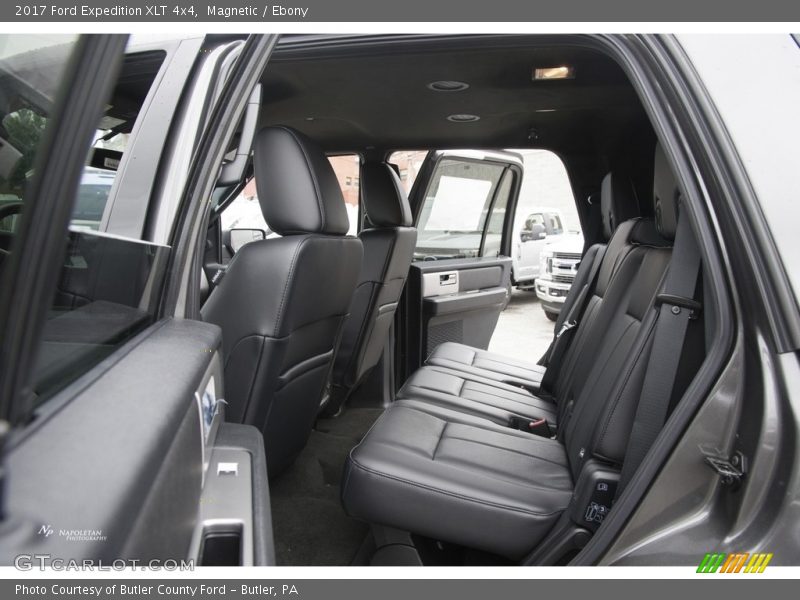 Magnetic / Ebony 2017 Ford Expedition XLT 4x4