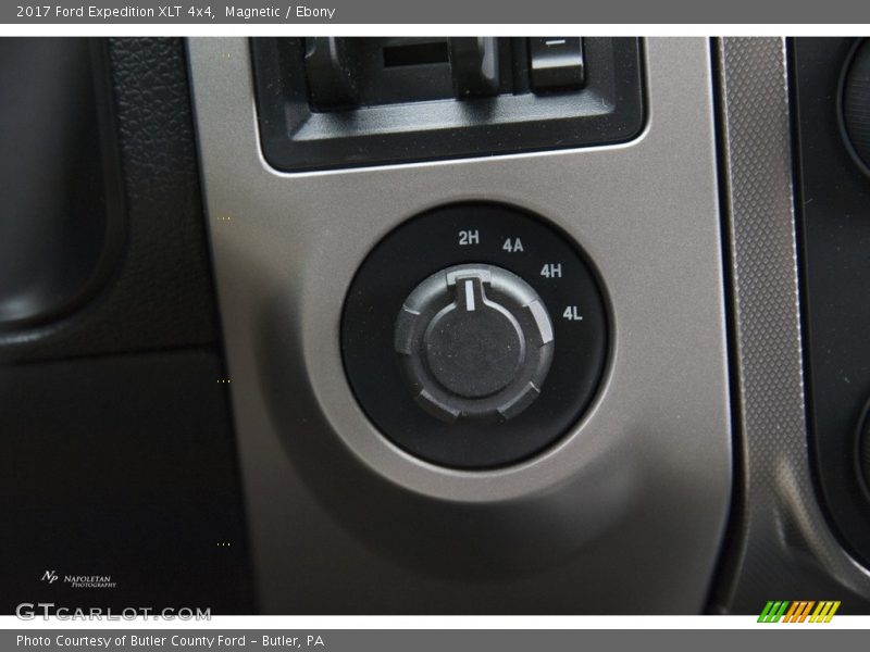 Magnetic / Ebony 2017 Ford Expedition XLT 4x4