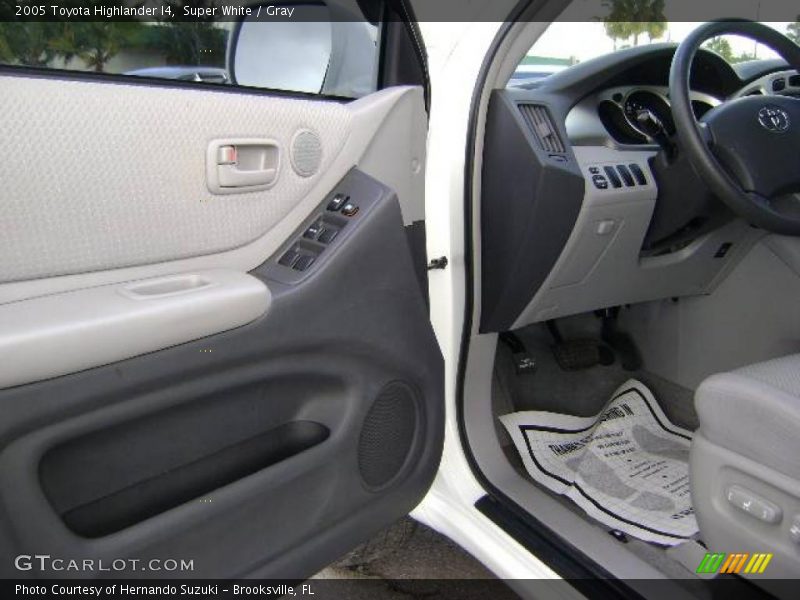 Super White / Gray 2005 Toyota Highlander I4