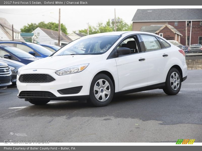 Oxford White / Charcoal Black 2017 Ford Focus S Sedan