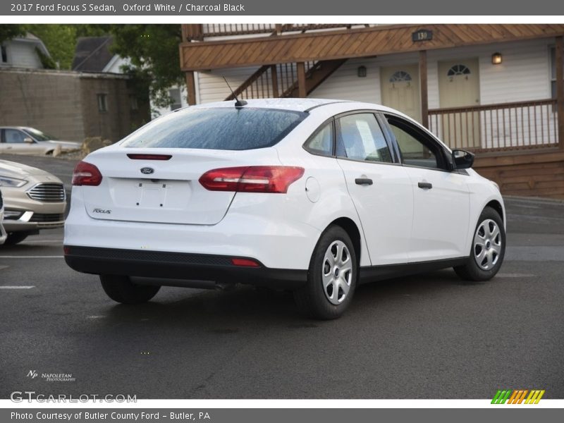 Oxford White / Charcoal Black 2017 Ford Focus S Sedan