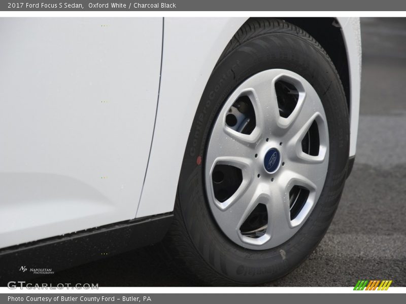 Oxford White / Charcoal Black 2017 Ford Focus S Sedan
