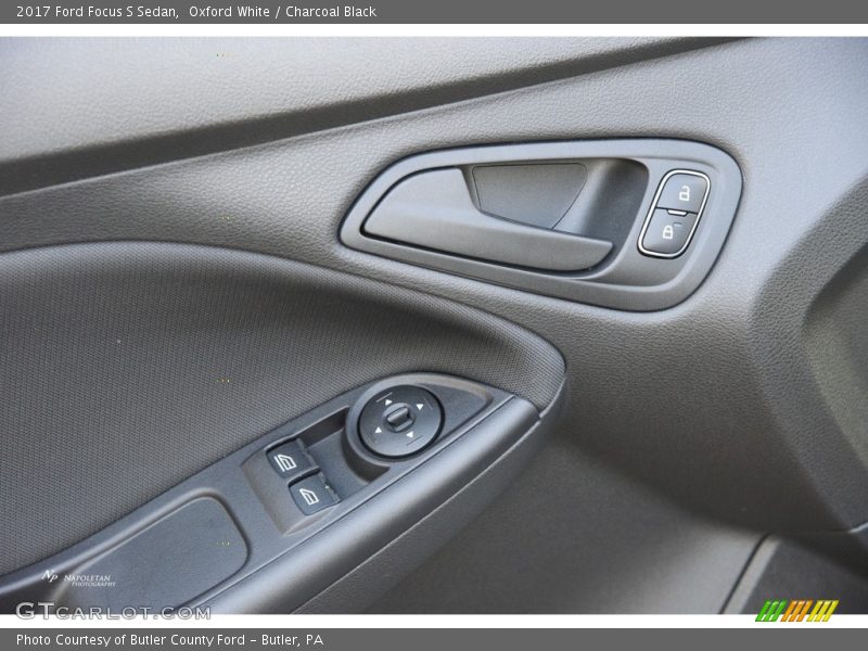 Oxford White / Charcoal Black 2017 Ford Focus S Sedan