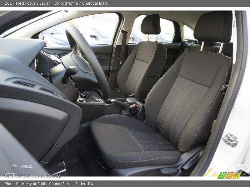 Oxford White / Charcoal Black 2017 Ford Focus S Sedan