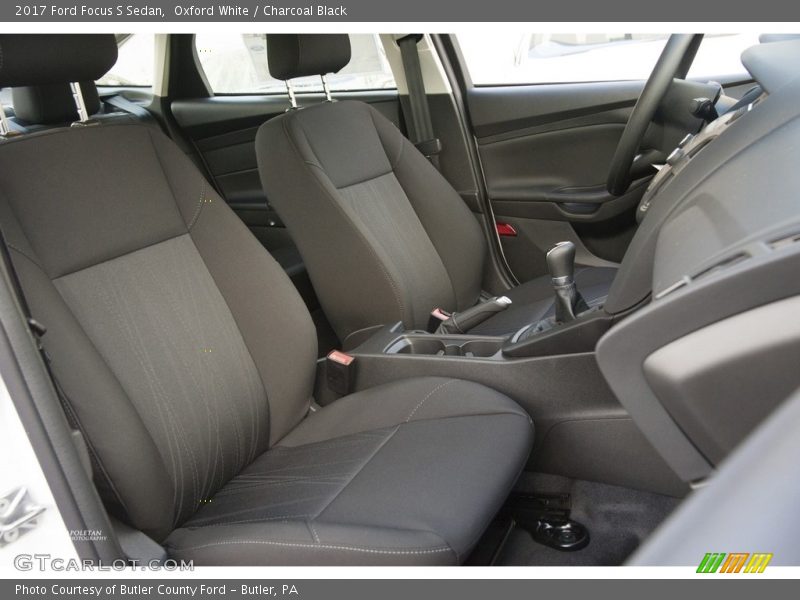 Oxford White / Charcoal Black 2017 Ford Focus S Sedan