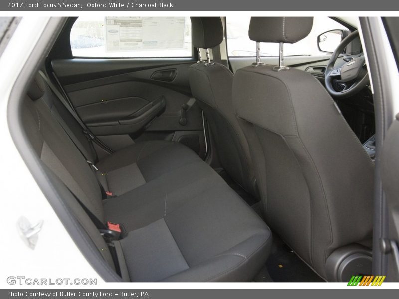 Oxford White / Charcoal Black 2017 Ford Focus S Sedan