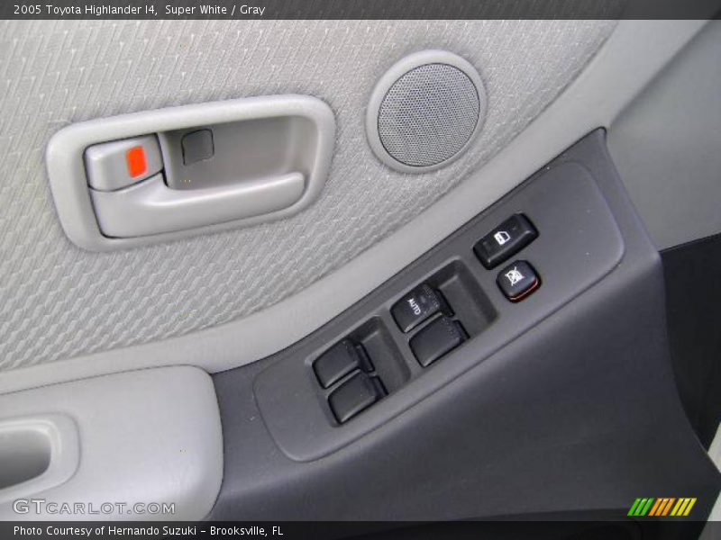 Super White / Gray 2005 Toyota Highlander I4
