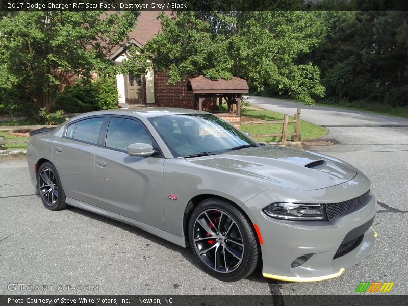 Front 3/4 View of 2017 Charger R/T Scat Pack