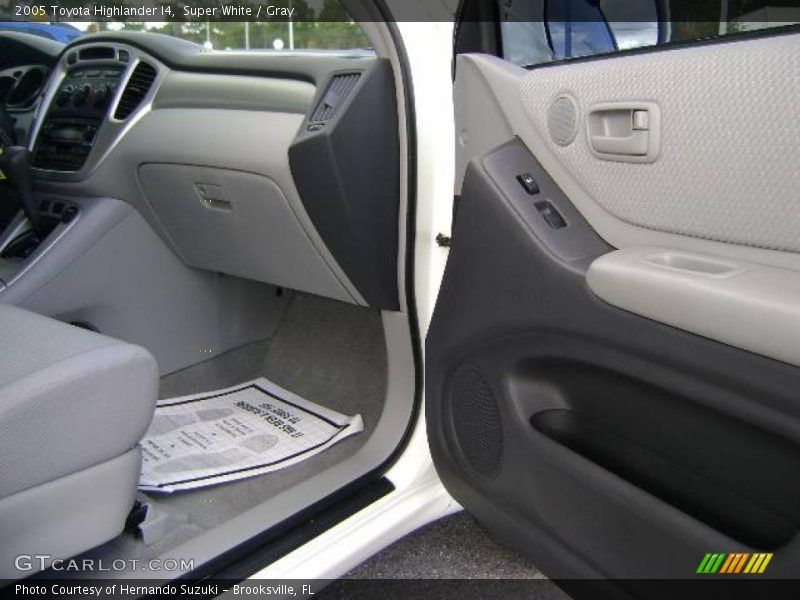 Super White / Gray 2005 Toyota Highlander I4