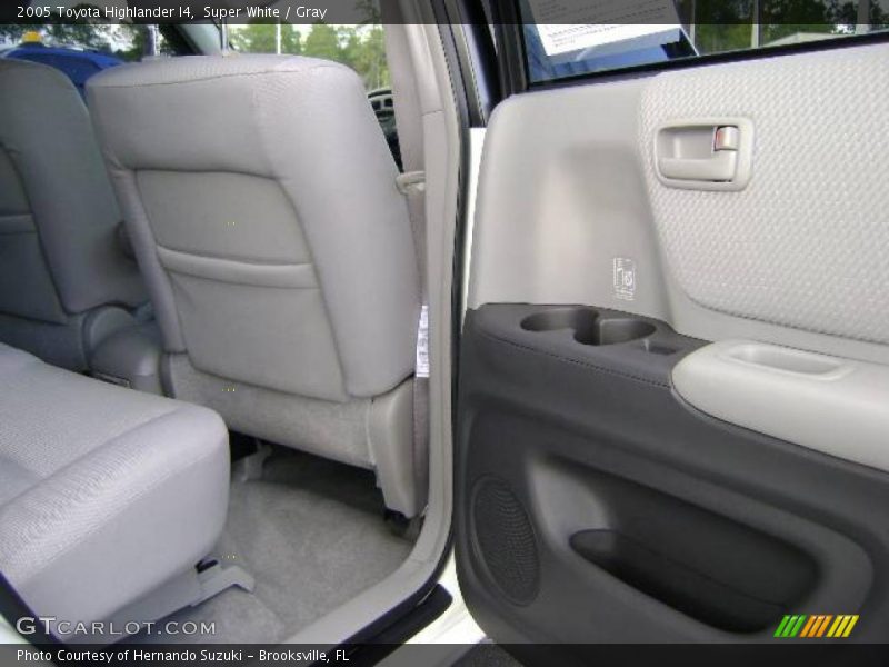 Super White / Gray 2005 Toyota Highlander I4