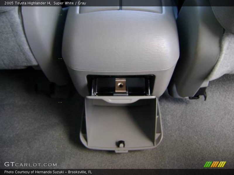 Super White / Gray 2005 Toyota Highlander I4