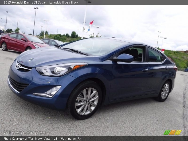 Front 3/4 View of 2015 Elantra SE Sedan