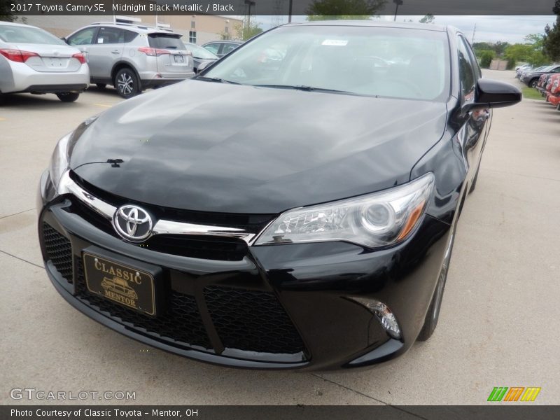 Midnight Black Metallic / Black 2017 Toyota Camry SE