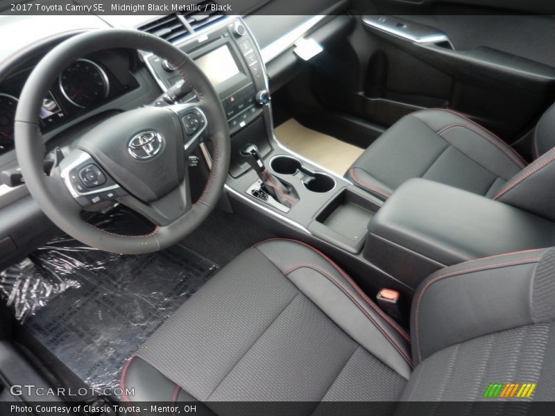 Midnight Black Metallic / Black 2017 Toyota Camry SE