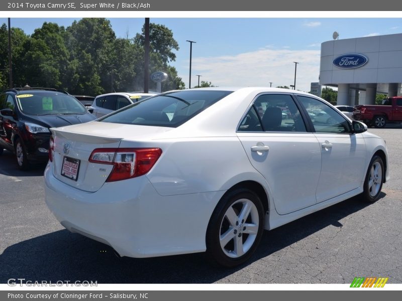 Super White / Black/Ash 2014 Toyota Camry SE