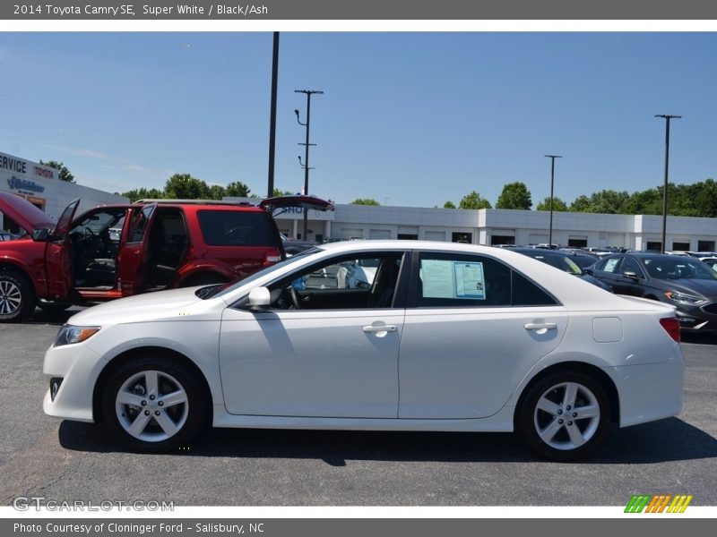 Super White / Black/Ash 2014 Toyota Camry SE
